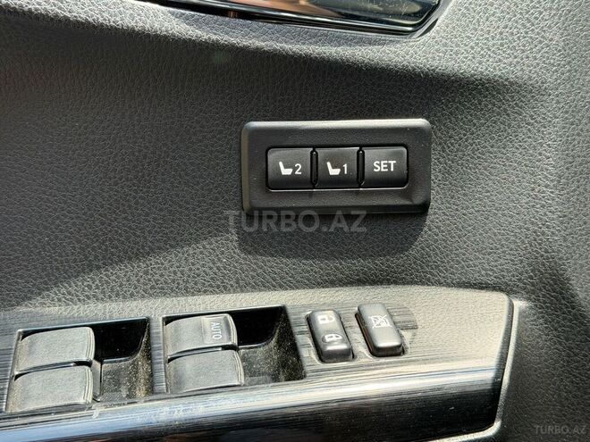 Toyota RAV4-14