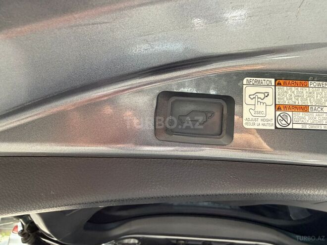Toyota RAV4-16