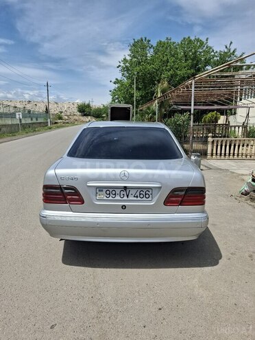 Mercedes E 240-7
