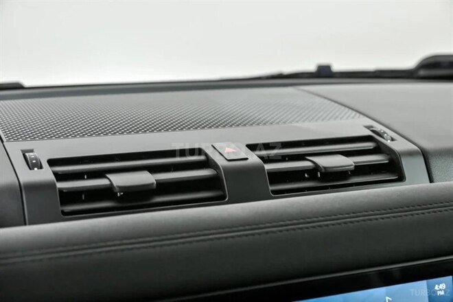 Land Rover Defender-11