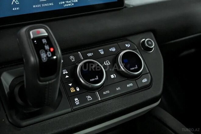 Land Rover Defender-17