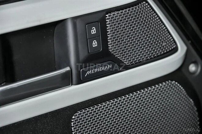 Land Rover Defender-13