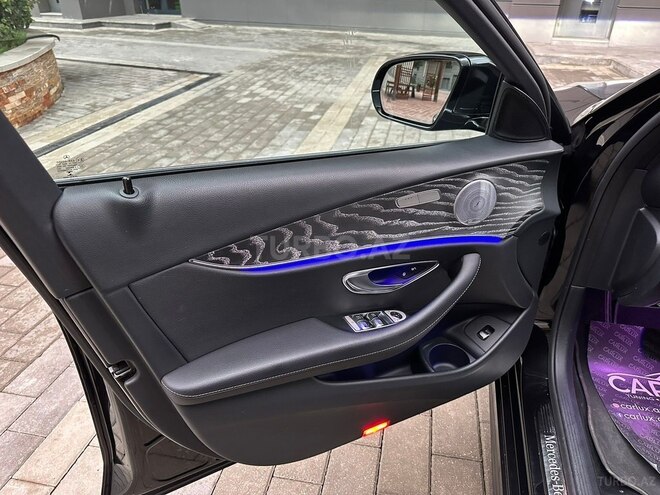 Mercedes E 300 de-8