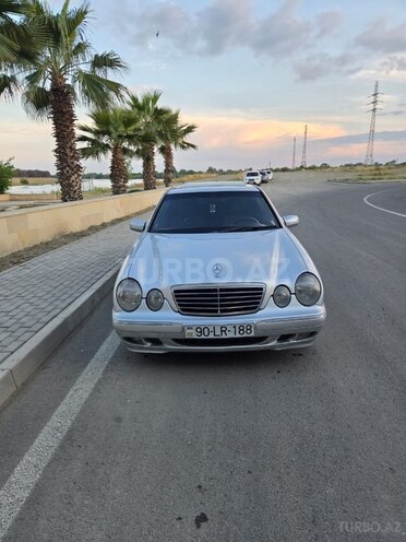 Mercedes E 220-1
