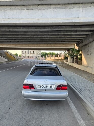 Mercedes E 220-2