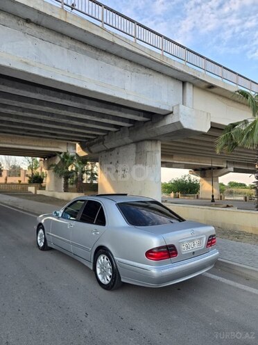 Mercedes E 220-9