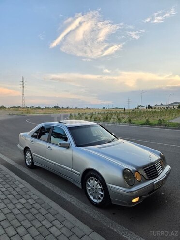 Mercedes E 220-10