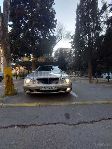 Mercedes E 220-1