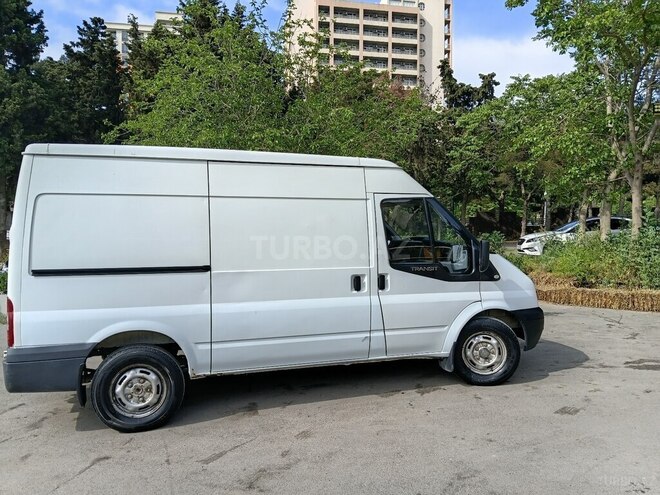 Ford Transit-3