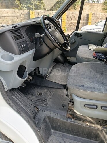 Ford Transit-6