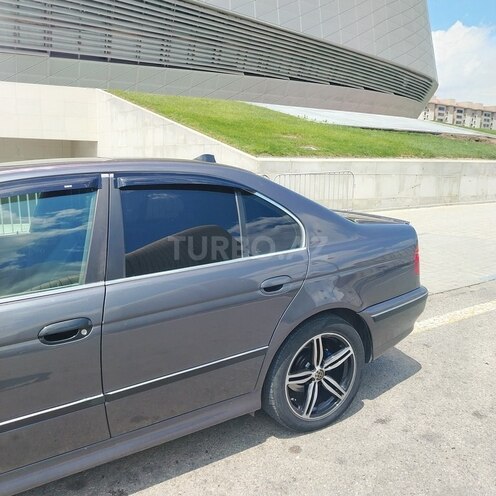 BMW 523-5