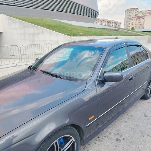 BMW 523-8
