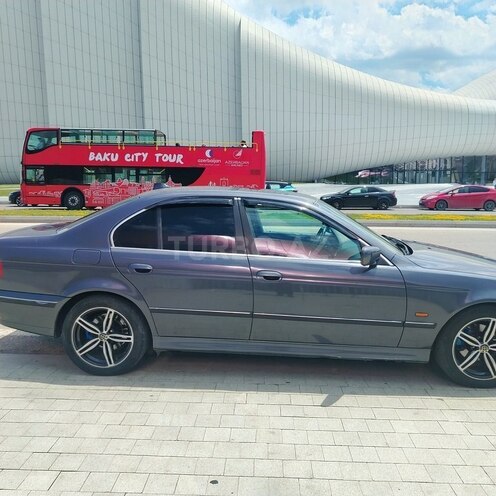 BMW 523-4
