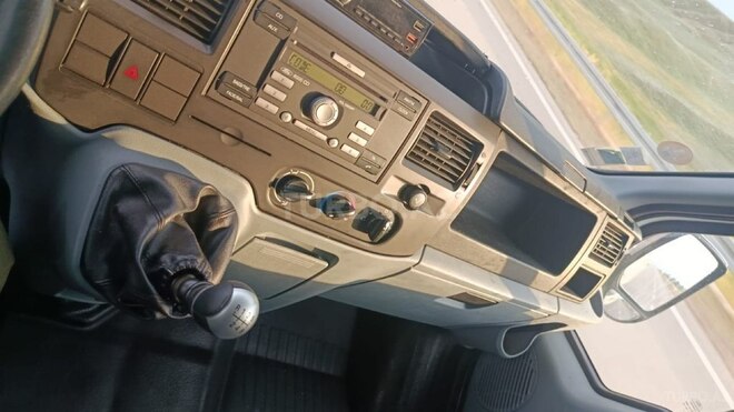 Ford Transit-2