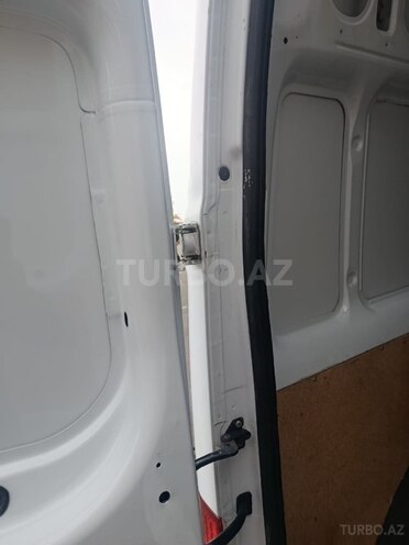 Ford Transit-11
