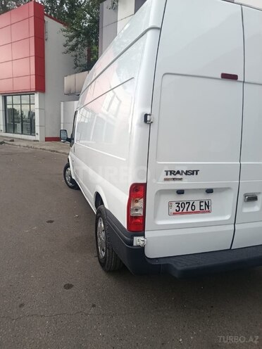 Ford Transit-4