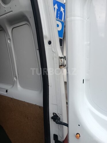 Ford Transit-13