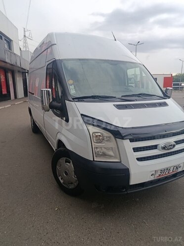 Ford Transit-5