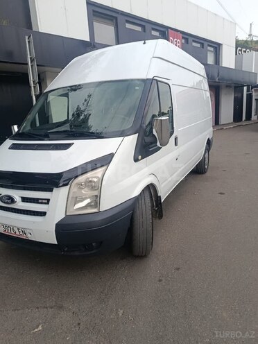Ford Transit-9