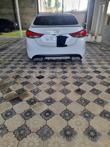 Hyundai Elantra-3