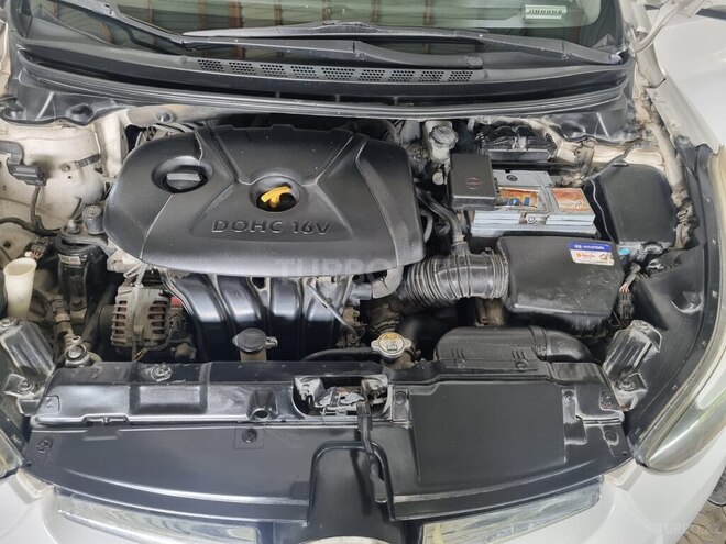 Hyundai Elantra-5
