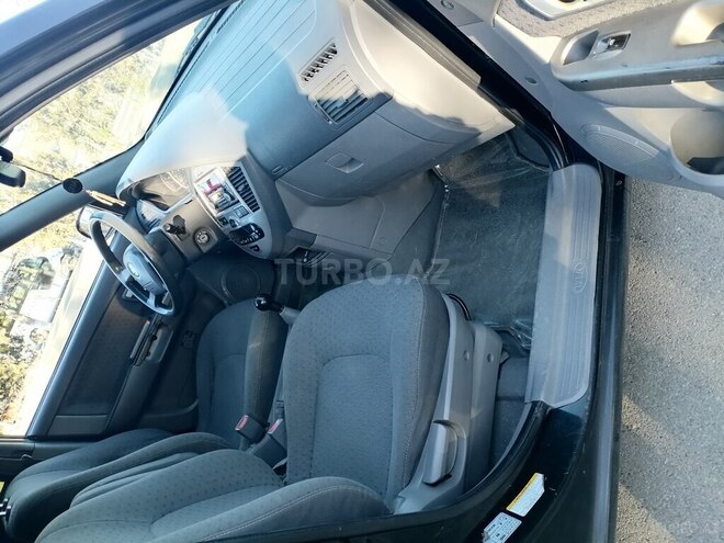 Kia Carens-3