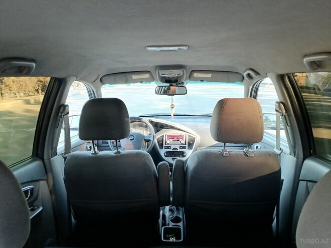 Kia Carens-4