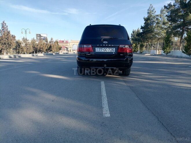 Kia Carens-10
