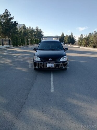 Kia Carens-1