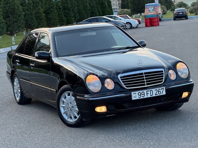 Mercedes E 220-1