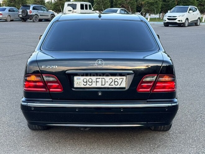 Mercedes E 220-5