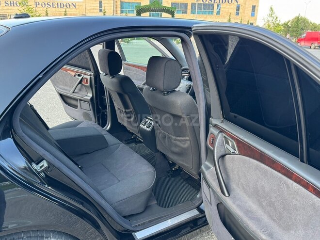 Mercedes E 220-13