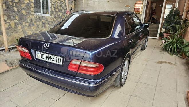 Mercedes E 240-11