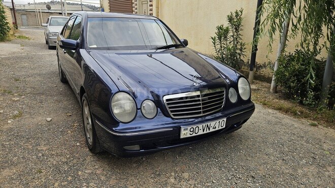 Mercedes E 240-4