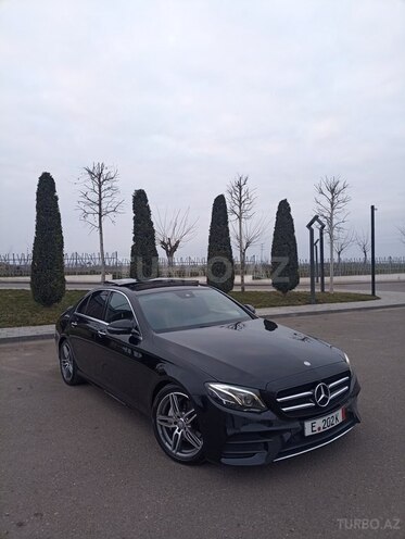 Mercedes E 220 d-3