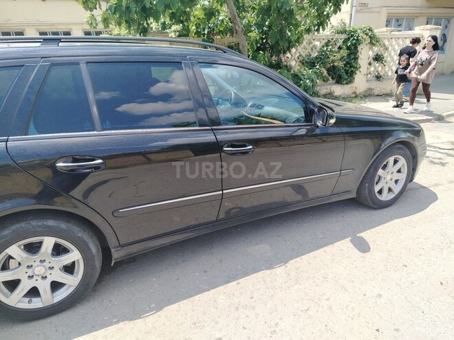 Mercedes E 220-12