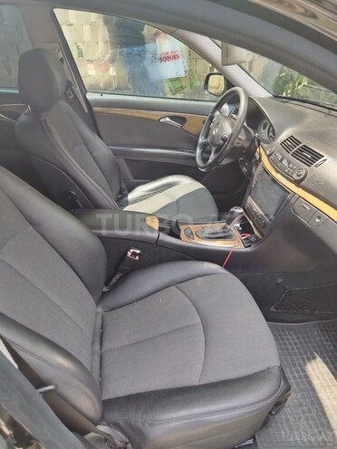 Mercedes E 220-11