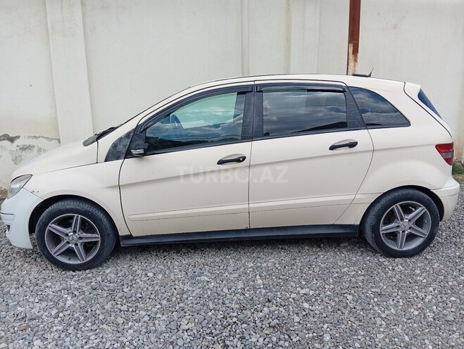 Mercedes B 200-19