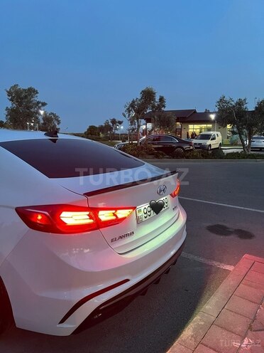 Hyundai Elantra-4