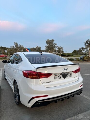 Hyundai Elantra-3