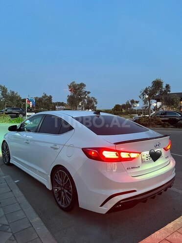 Hyundai Elantra-2