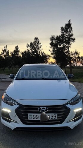 Hyundai Elantra-1