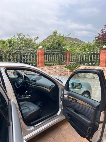 Mercedes E 270-4