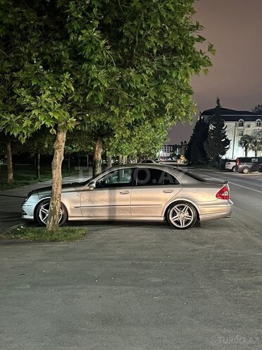 Mercedes E 270-3