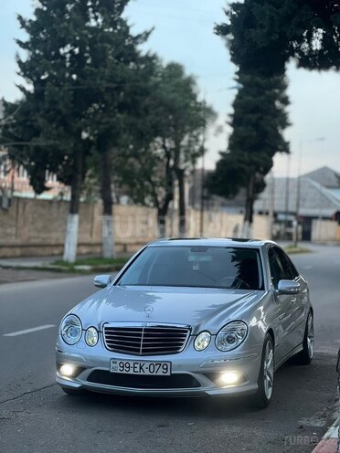 Mercedes E 270-1