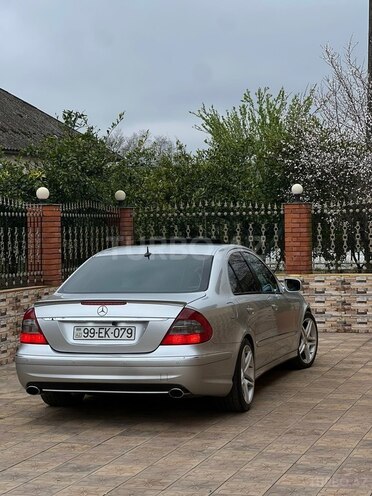 Mercedes E 270-2