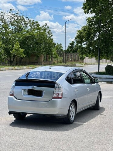 Toyota Prius-5