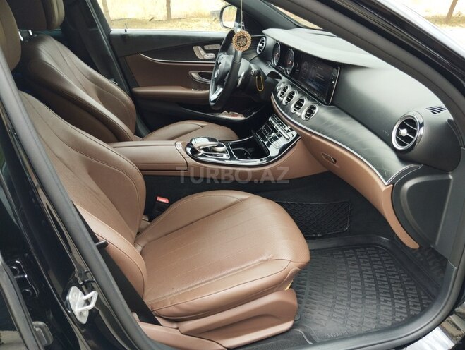 Mercedes E 300 4MATIC-11