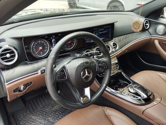 Mercedes E 300 4MATIC-8