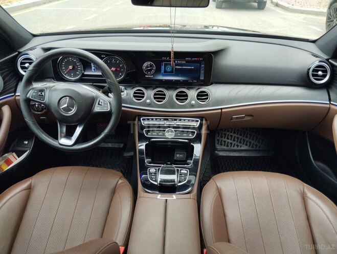 Mercedes E 300 4MATIC-7